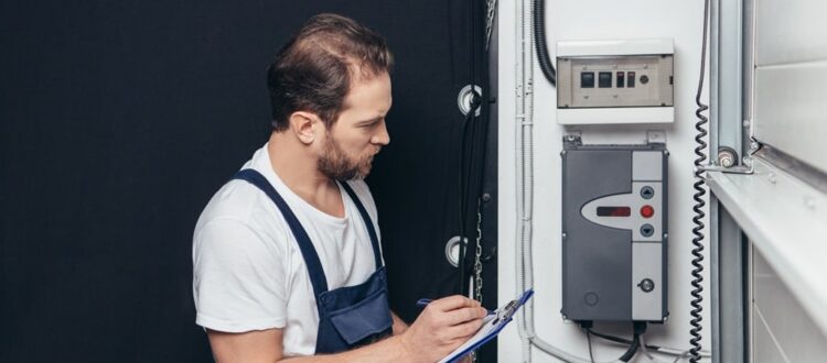 Jak często serwisować bramy przemysłowe