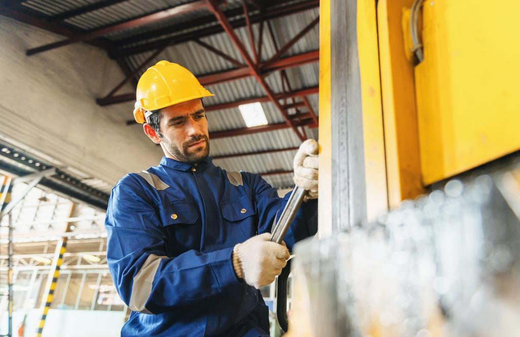 Koszty nowej bramy przemysłowej i montażu